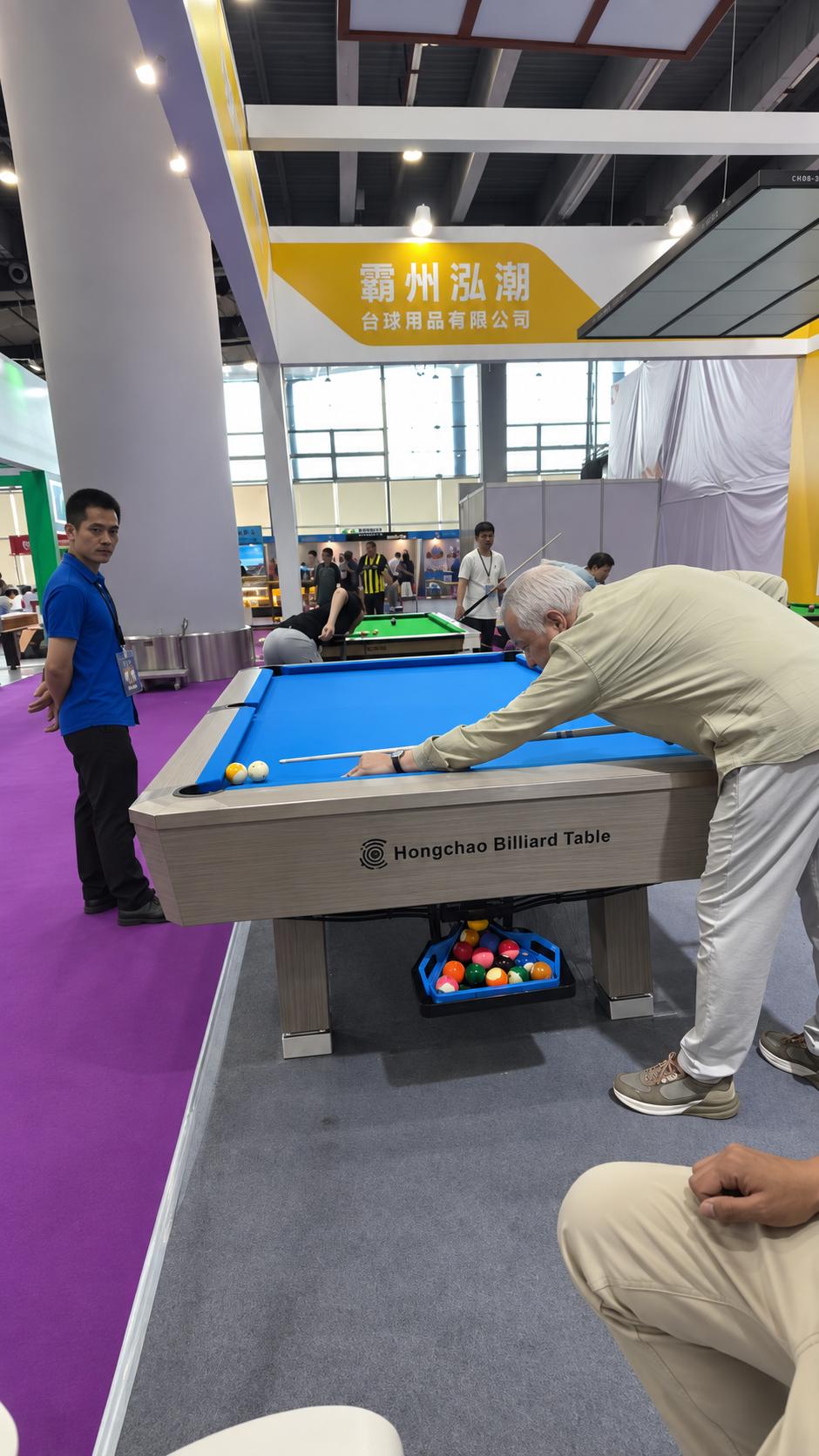 Customers interacting with a Hongchao billiard table