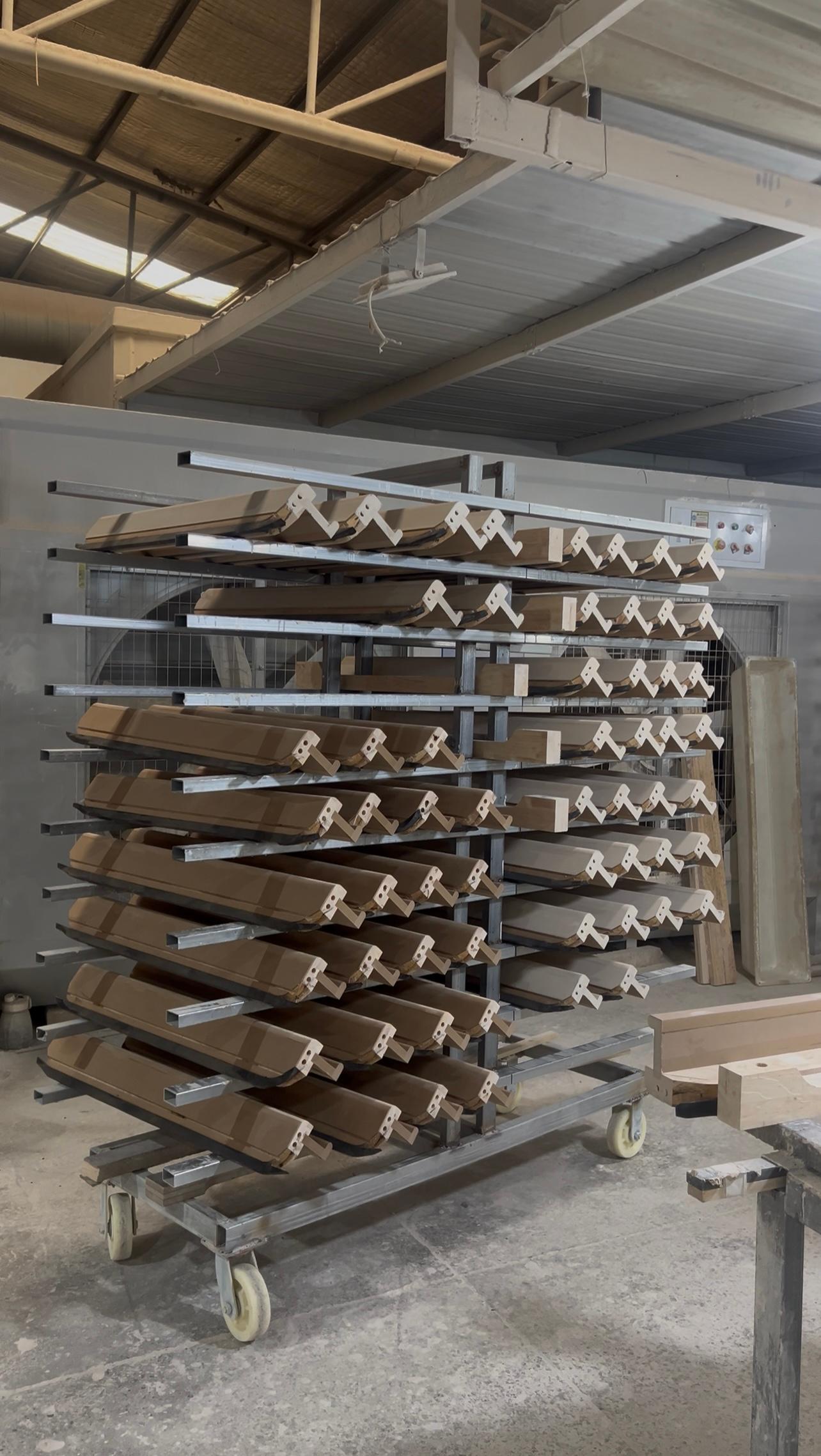 Billiard rail and component production at the Hongchao factory
