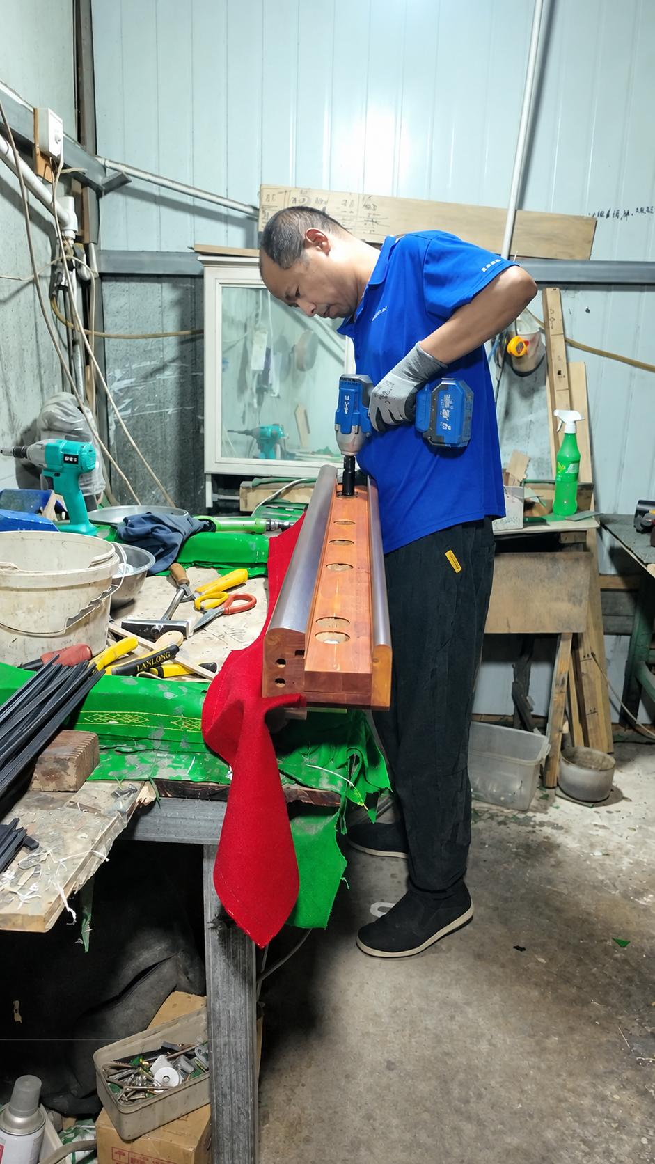 Rail assembly and drilling at the Hongchao factory